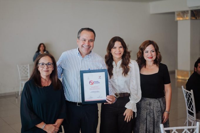 El alcalde Antonio “Toño” Astiazarán y Patricia Ruibal, presidenta de DIF Hermosillo, encabezaron un convivio con personas con discapacidad.