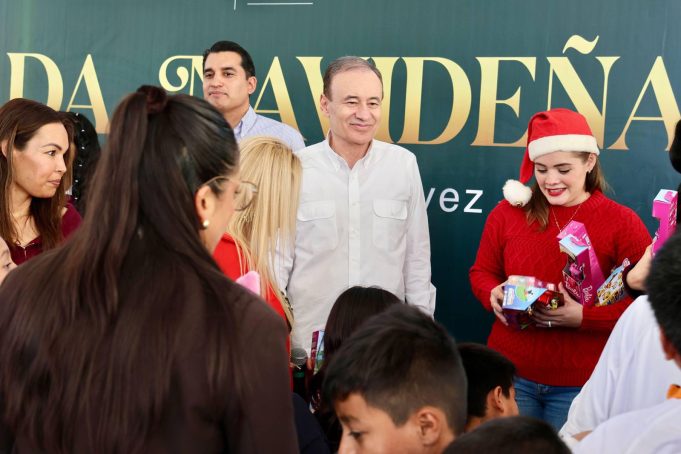 El operativo navideño se realizó en coordinación con el Sistema DIF Sonora, encargado de distribuir paquetes alimentarios, cobertores, tenis, dulces y juguetes.
