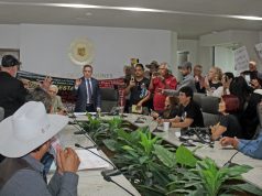 Colectivos ambientalistas se manifiestan en Congreso del Estado Durante una sesión que se extendió por más de una hora, los manifestantes expusieron que su principal objetivo es la cancelación del Plan Hídrico de Agua.