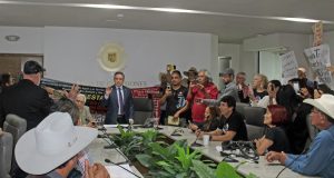 Colectivos ambientalistas se manifiestan en Congreso del Estado Durante una sesión que se extendió por más de una hora, los manifestantes expusieron que su principal objetivo es la cancelación del Plan Hídrico de Agua.