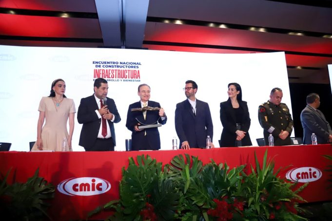 Participó en el Encuentro Nacional de Constructores, organizado por la Cámara Mexicana de la Industria de la Construcción (CMIC), donde reafirmó su compromiso de trabajar estrechamente con el sector empresarial.