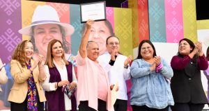 Formaliza Gobierno del Estado la Red de Tejedoras de la Patria Sonora se convirtió en el segundo estado de la República Mexicana en formalizar el programa federal Red Nacional de Tejedoras de la Patria.