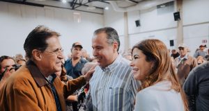 350 adultos mayores reciben prótesis dentales en Hermosillo El alcalde Antonio “Toño” Astiazarán y su esposa Patricia Ruibal encabezaron la entrega de 350 prótesis dentales a adultos mayores.