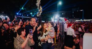 Hermosillo celebra encendido de árbol navideño en Plaza Zaragoza Cientos de familias en Hermosillo disfrutaron el espectáculo navideño.