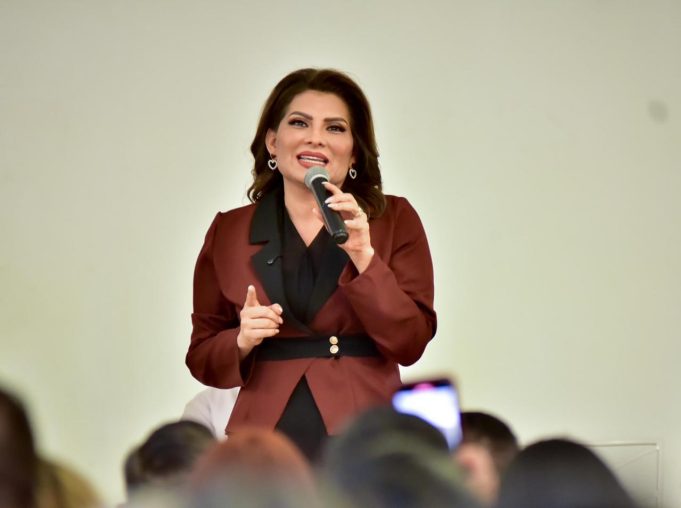 Lorenia Valles celebró el liderazgo de la mandataria mexicana. “Tenemos mucha presidenta”, afirmó