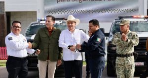 ADM refuerza seguridad, vivienda y salud en San Luis RC Alfonso Durazo Montaño realizó una gira de trabajo en San Luis Río Colorado, donde entregó 145 escrituras, 14 patrullas.