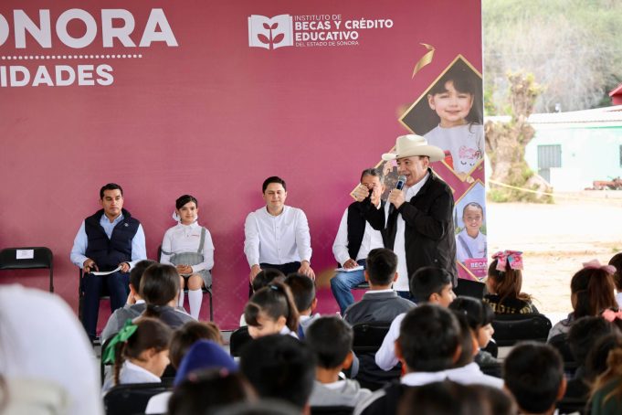 El gobernador Alfonso Durazo Montaño encabezó una gira de trabajo, donde entregó proyectos de infraestructura hidráulica y apoyos educativos.
