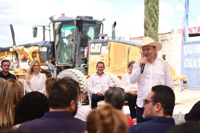 El Gobierno de Sonora anunció una inversión histórica de 940 millones de pesos para la conservación, rehabilitación y de carreteras.