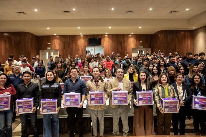 El Instituto Sonorense de la Juventud (ISJ) entregó 60 botiquines de Bienestar Menstrual, equipados con insumos básicos.
