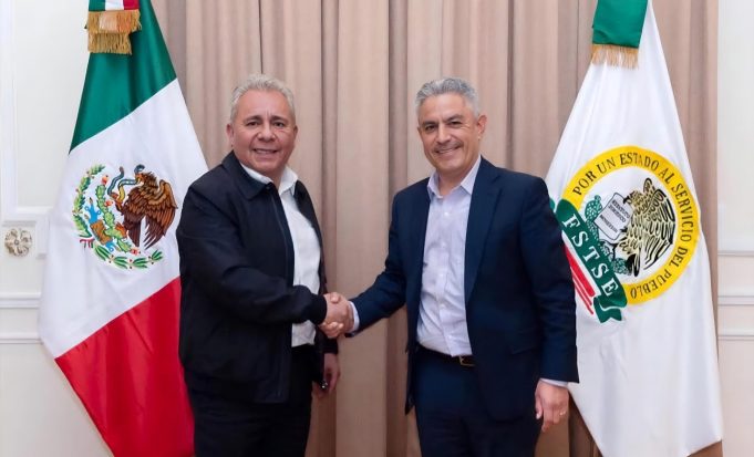 El asesor de la ministra Yasmín Esquivel, Francisco “Pancho” Vázquez, sostuvo un encuentro con el dirigente nacional de la FSTSE, Marco Antonio García Ayala