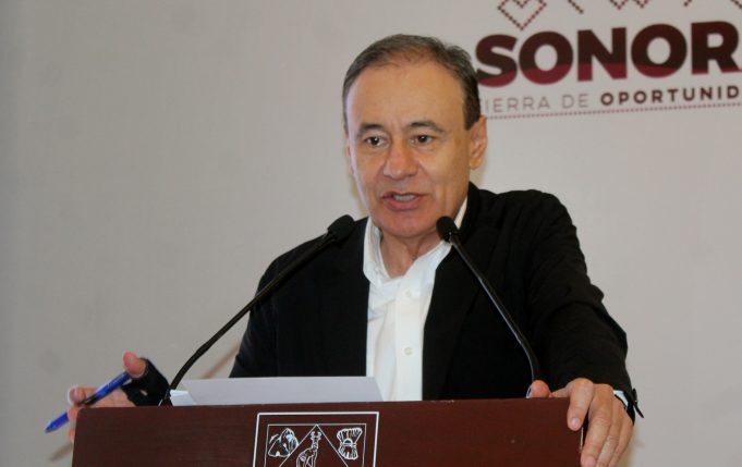 Alfonso Durazo Montaño anunció una inversión de 328.5 millones de pesos, gestionada por la presidenta Claudia Sheinbaum, para ampliar y construir planteles de educación.