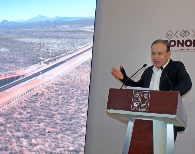 El gobernador Alfonso Durazo Montaño presentó el plan de restauración carretero estatal, el cual tendrá una inversión de 10,285 millones de pesos.